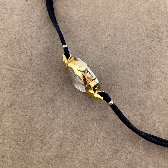 Vintage Timex Hand Wind 1950's Small wrist size Gold Tone Watch - Picture 3 of 6